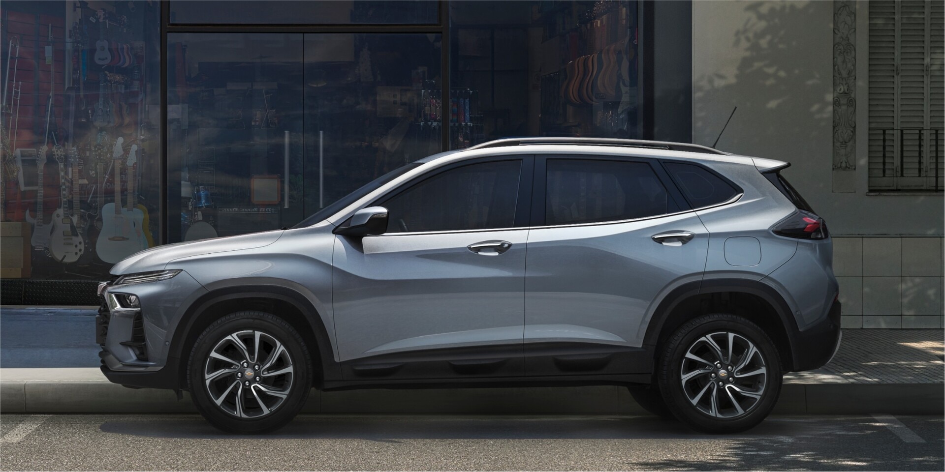 Chevrolet Tracker gris exterior